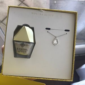 Kendra Scott necklace